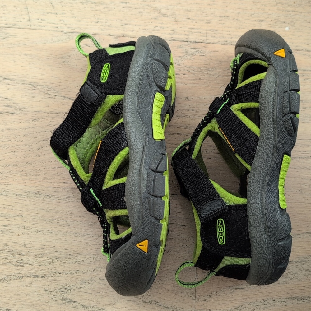 Keen Sandals Little Kids Size 10 - Picture 2 of 6